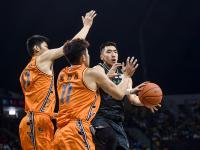 亿万娱乐- 风云突变！尼斯关键时刻官宣签约，CBA常规赛版图或变，压力陡增，身体对抗强度拉满