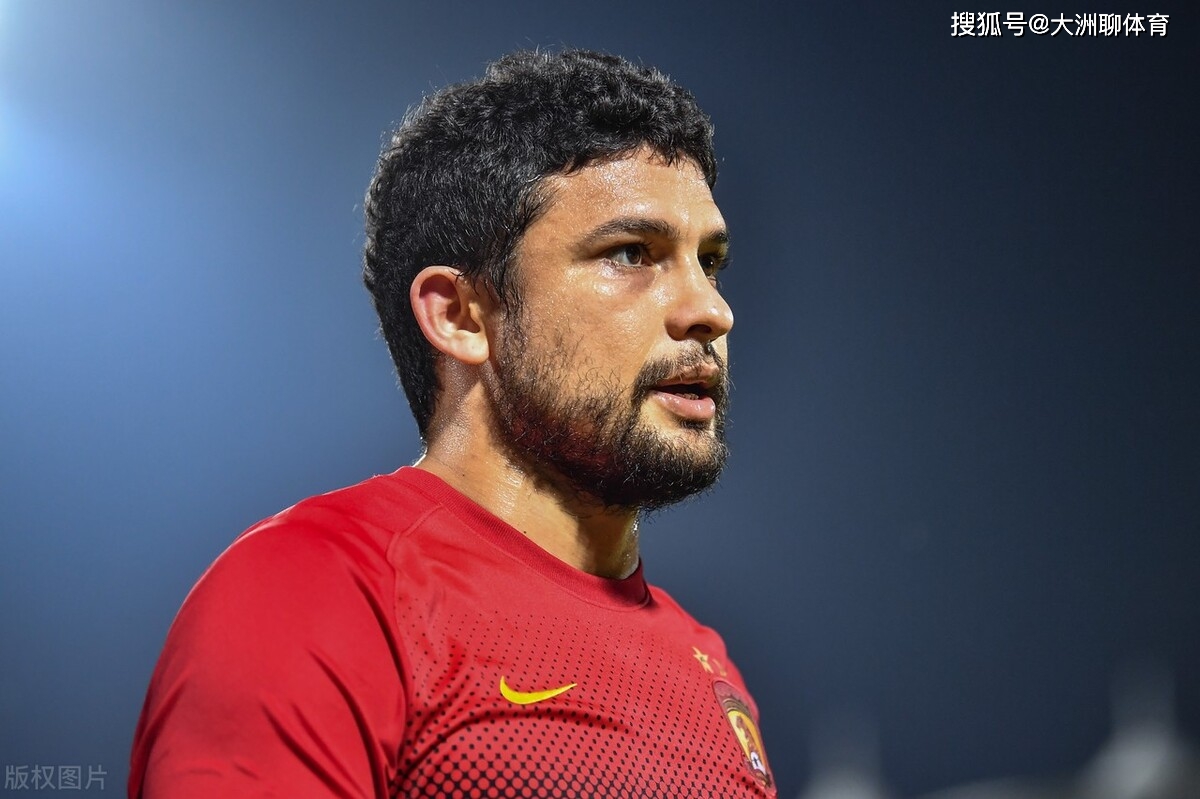 包含今晨中超传出新动向；广东宏远伤情更新；管理层表态：话题不断；数据趋势出现新变化的词条