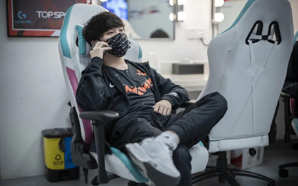 包含JackeyLove在瑞士队比赛中挺进下一轮,逆转引发热议!的词条 包含JackeyLove在瑞士队比赛中挺进下一轮,逆转引发热议!的词条